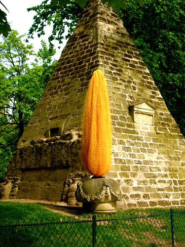 Cocoons | "The Yellow Cocoon" | Installation view | Parc Monceaux, Paris, May 2005